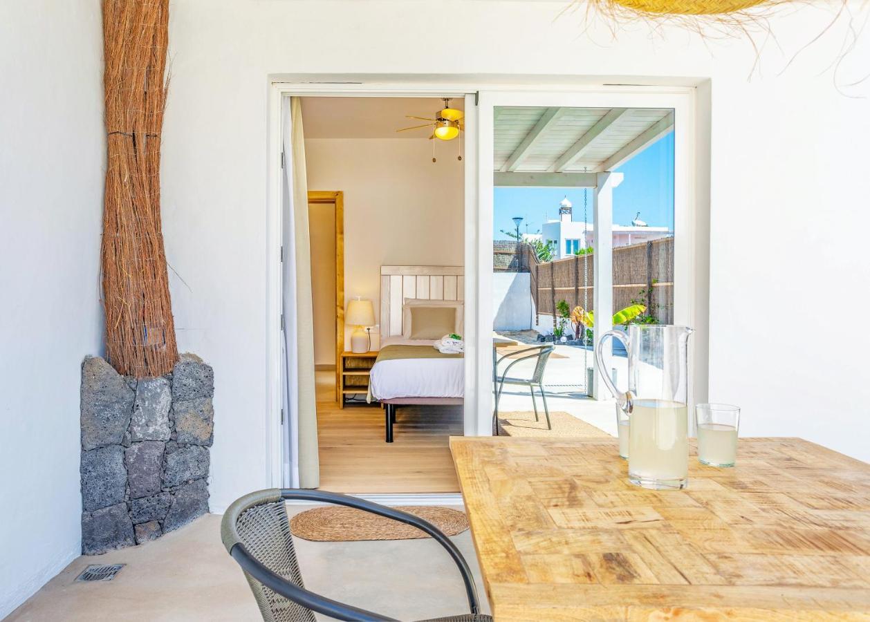 Boutique Beach Villa By Lanzarote Retreats - Private Pool - 1 Min Walk To Sea Pool Charco del Palo Exterior photo